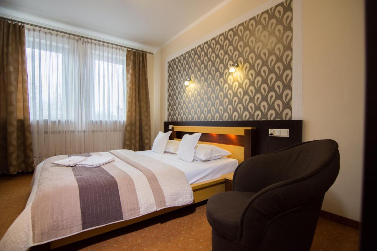Hotel Trojka Przemysl Exterior photo