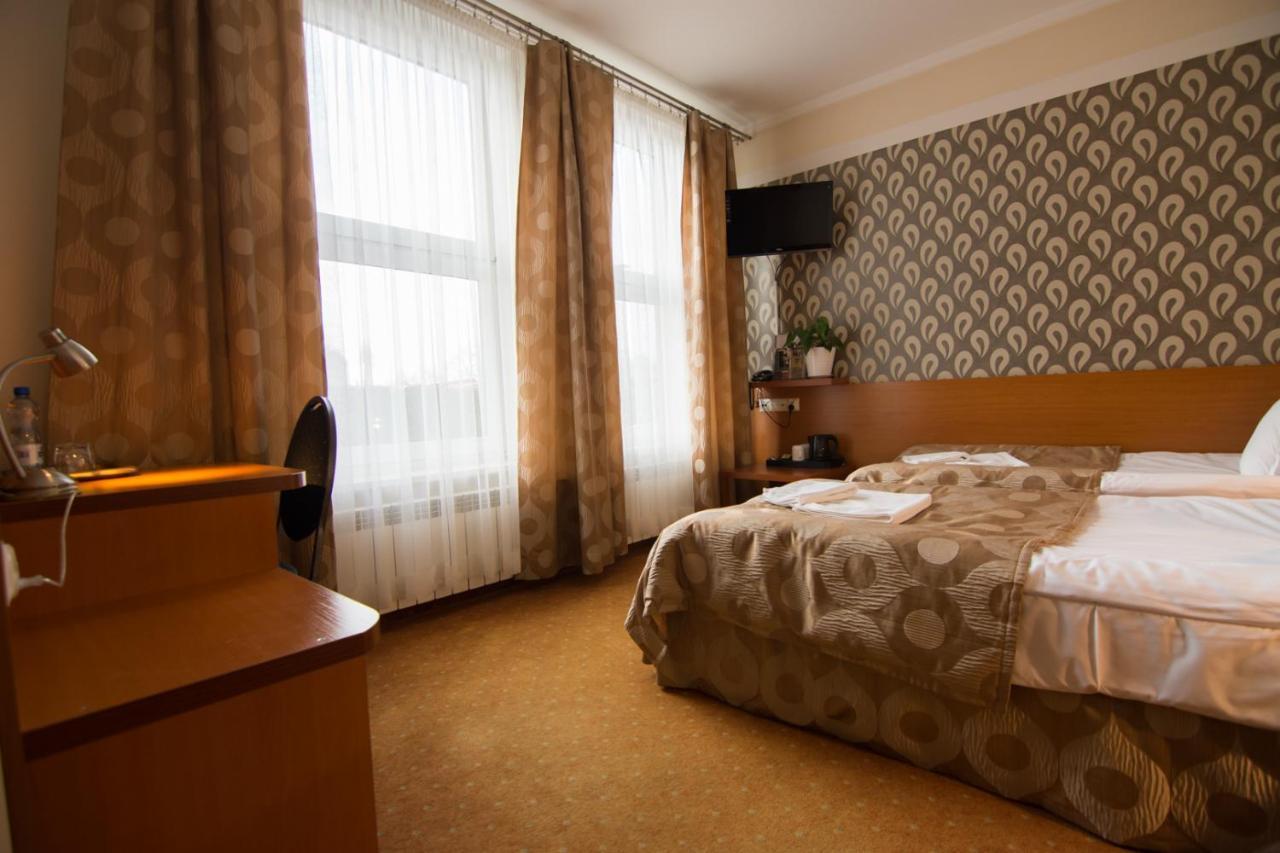 Hotel Trojka Przemysl Exterior photo