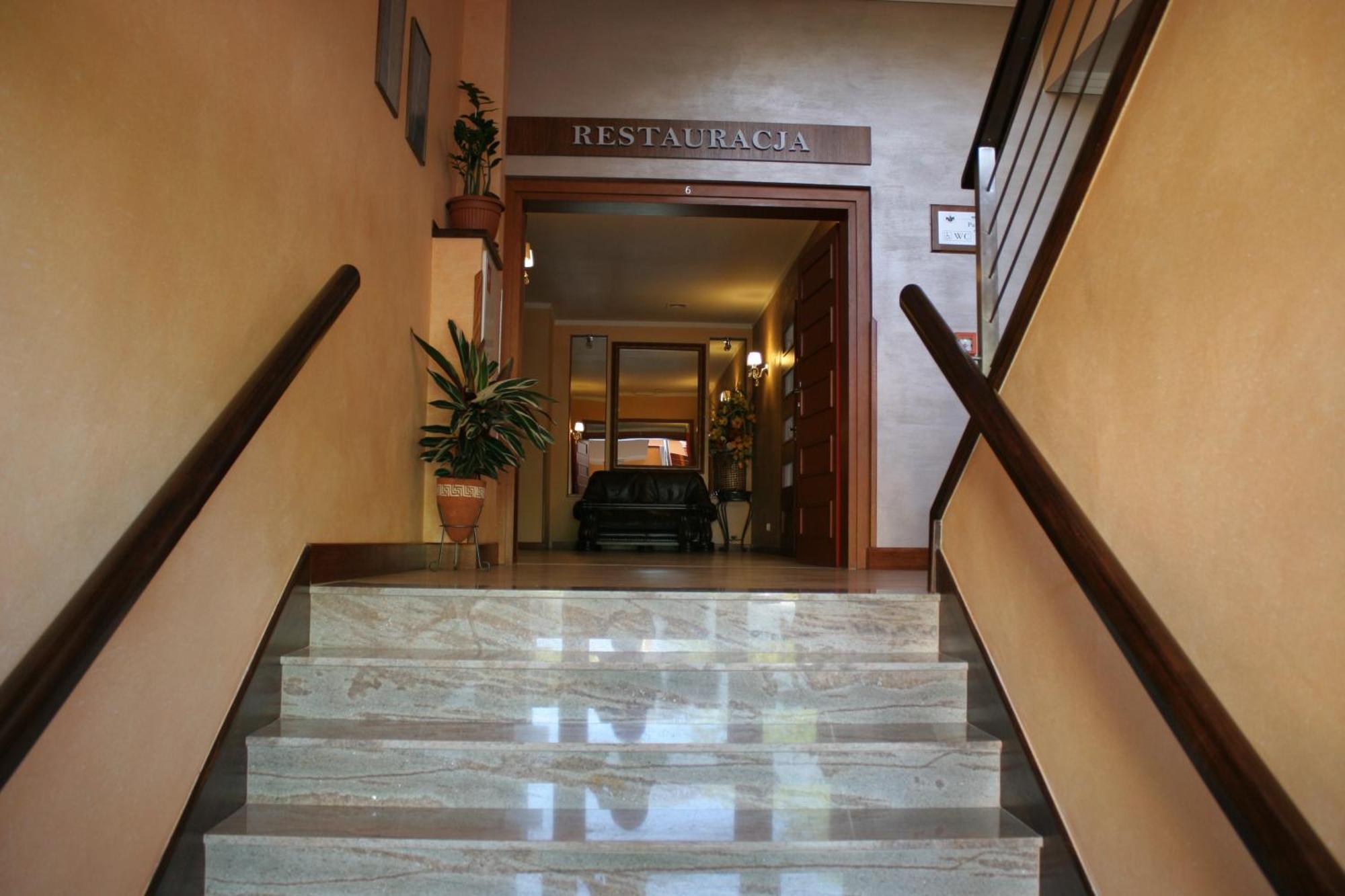 Hotel Trojka Przemysl Exterior photo